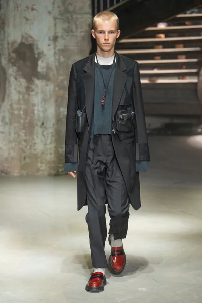 Look 19